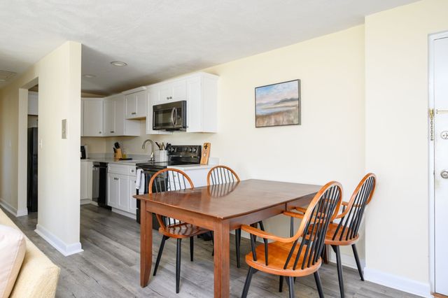 37 Fountain Ln 14, Weymouth, MA 02190