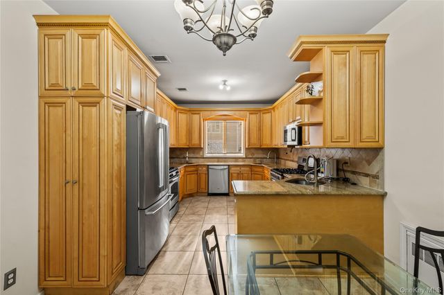 19 Phyllis Terrace 211, Monsey, NY 10952