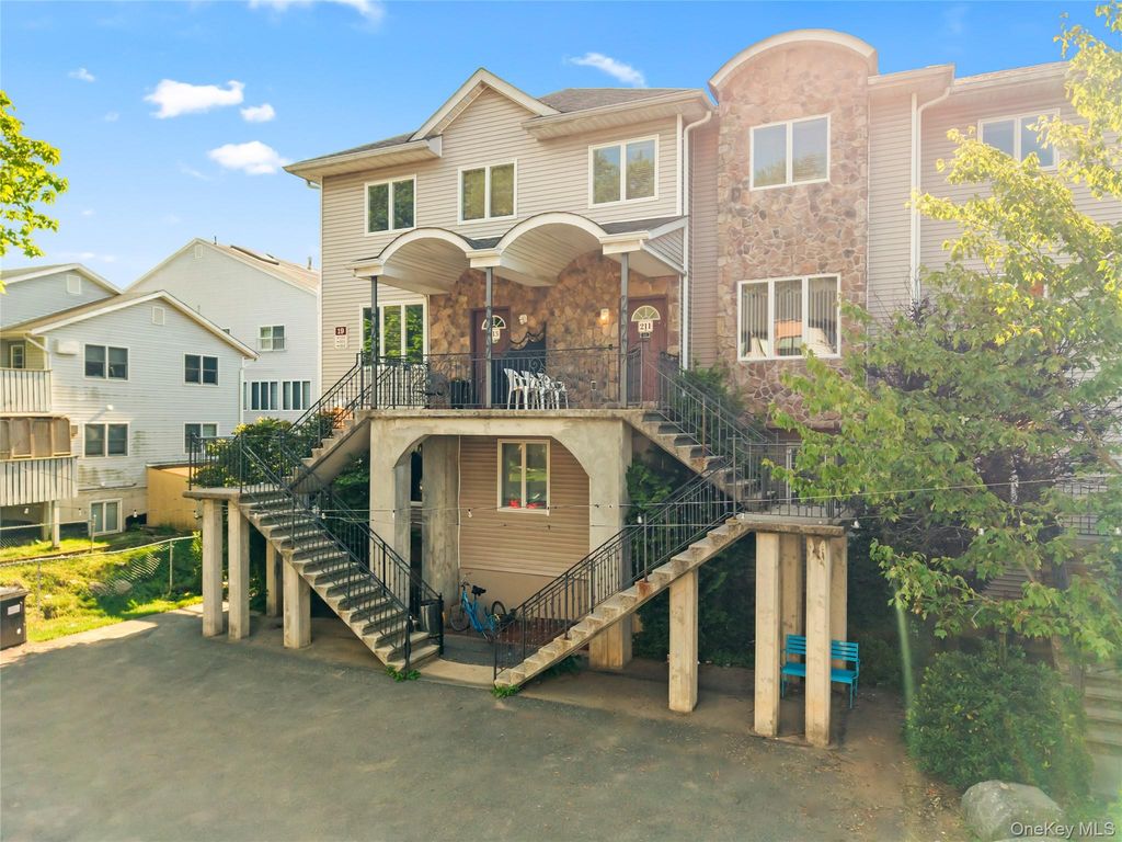19 Phyllis Terrace 211, Monsey, NY 10952