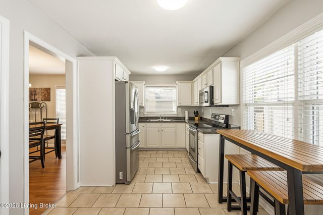 7016 Chippenham Rd, Louisville, KY 40222
