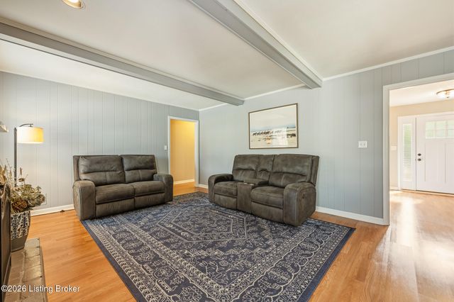 7016 Chippenham Rd, Louisville, KY 40222