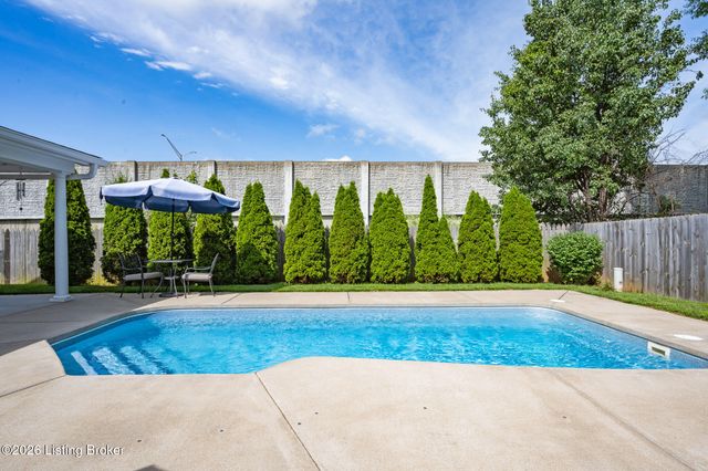 7016 Chippenham Rd, Louisville, KY 40222