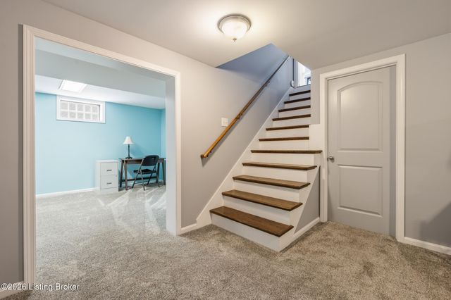 7016 Chippenham Rd, Louisville, KY 40222