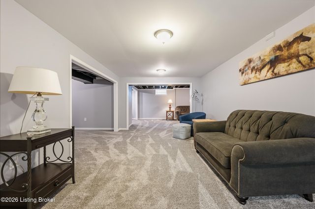 7016 Chippenham Rd, Louisville, KY 40222