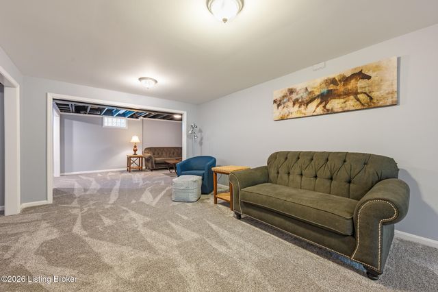 7016 Chippenham Rd, Louisville, KY 40222