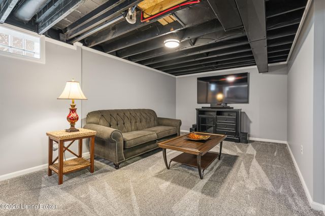 7016 Chippenham Rd, Louisville, KY 40222