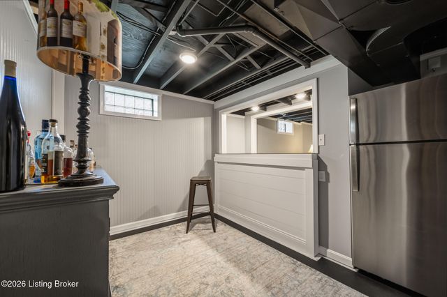 7016 Chippenham Rd, Louisville, KY 40222