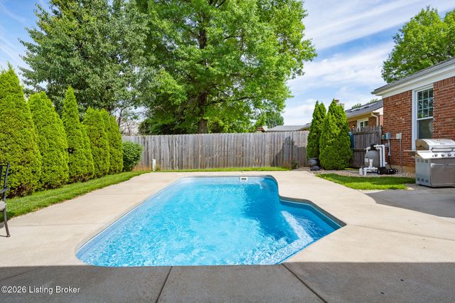 7016 Chippenham Rd, Louisville, KY 40222