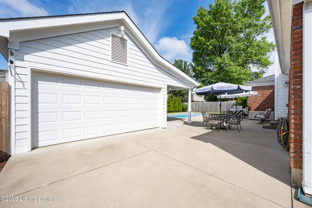 7016 Chippenham Rd, Louisville, KY 40222