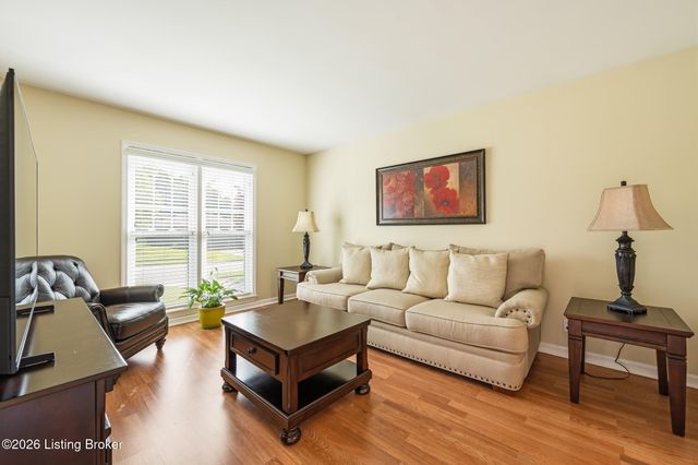 7016 Chippenham Rd, Louisville, KY 40222