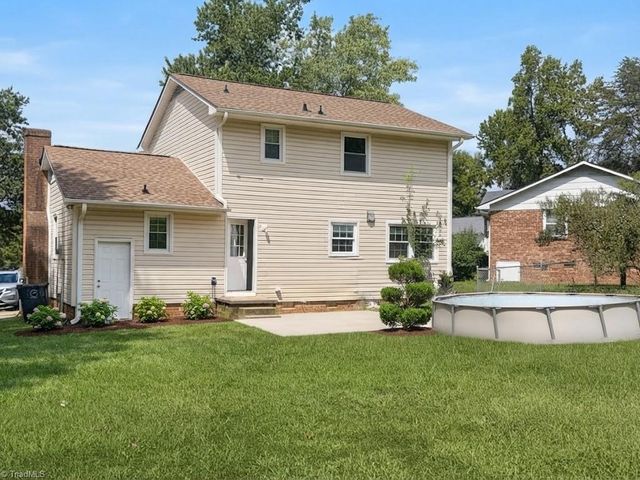 8 Woodcreek Court, Greensboro, NC 27406