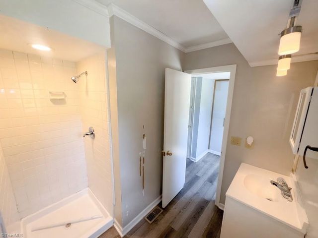 8 Woodcreek Court, Greensboro, NC 27406