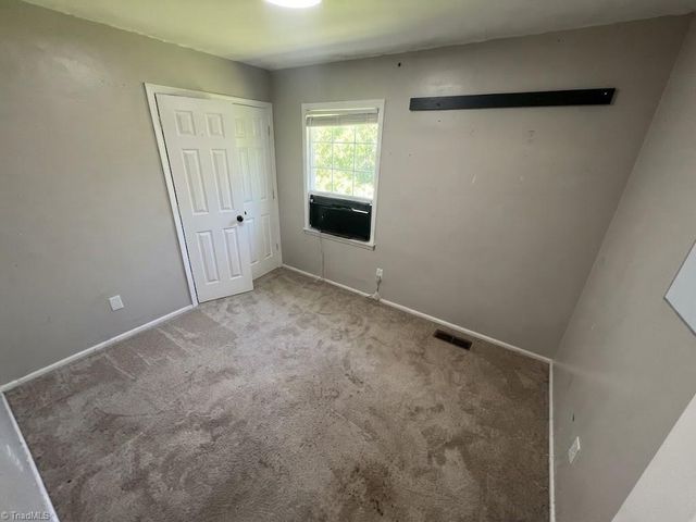8 Woodcreek Court, Greensboro, NC 27406