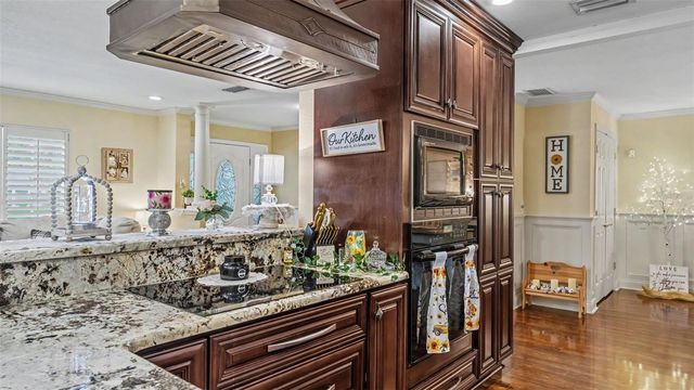 121 SHADOW LANE, Lakeland, FL 33813