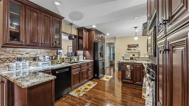 121 SHADOW LANE, Lakeland, FL 33813