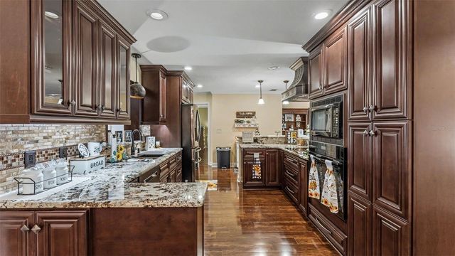 121 SHADOW LANE, Lakeland, FL 33813