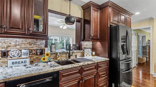 121 SHADOW LANE, Lakeland, FL 33813