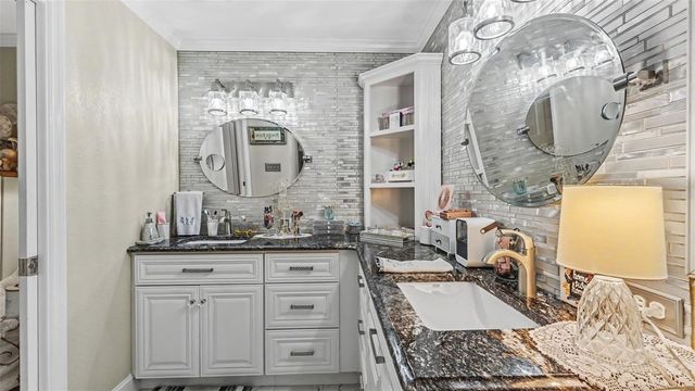 121 SHADOW LANE, Lakeland, FL 33813