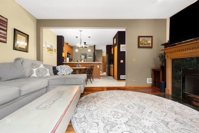 29 Bay Drive, Itasca, IL 60143