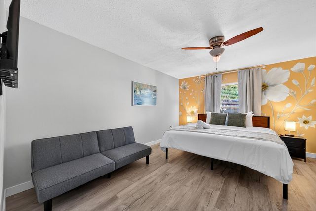 3044 GOLDEN RAIN DRIVE, Sarasota, FL 34232