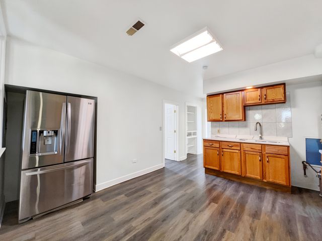 9046 S Brandon Avenue 3, Chicago, IL 60617