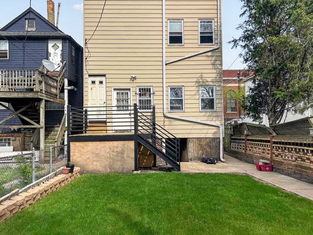9046 S Brandon Avenue 3, Chicago, IL 60617