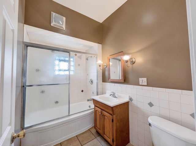 9046 S Brandon Avenue 3, Chicago, IL 60617