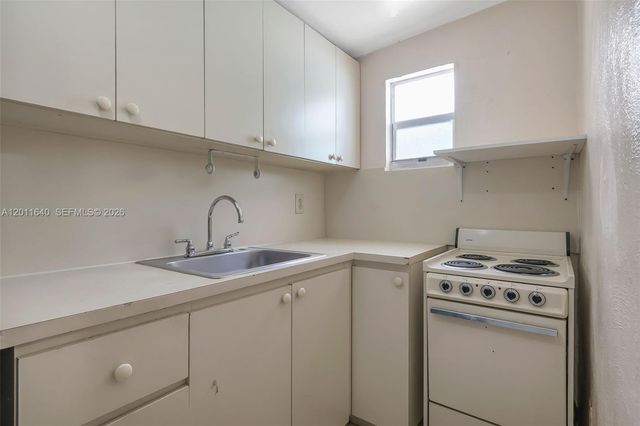 8510 NW 30th Pl, Miami, FL 33147