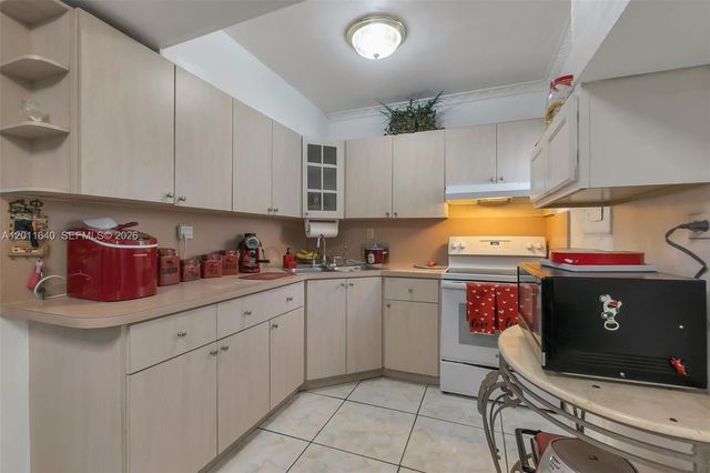8510 NW 30th Pl, Miami, FL 33147