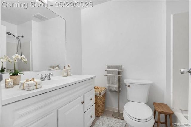 6533 E Jefferson Avenue 229T, Detroit, MI 48207