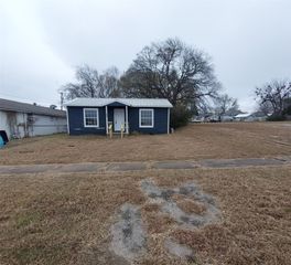 403 E Sears Street, Denison, TX 75021