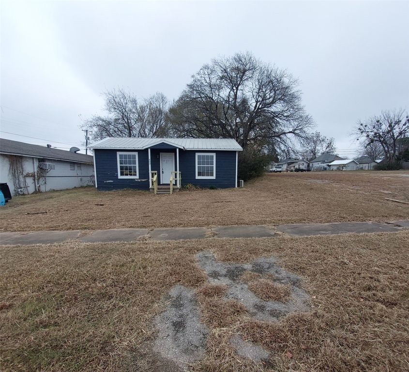 403 E Sears Street, Denison, TX 75021