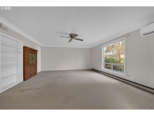 1665 EVERGREEN Dr, Eugene, OR 97404