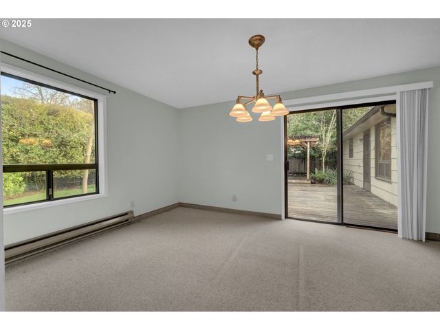 1665 EVERGREEN Dr, Eugene, OR 97404