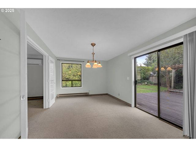 1665 EVERGREEN Dr, Eugene, OR 97404