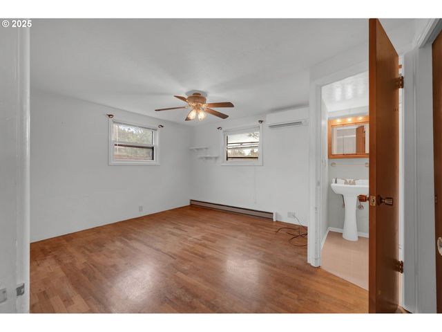 1665 EVERGREEN Dr, Eugene, OR 97404