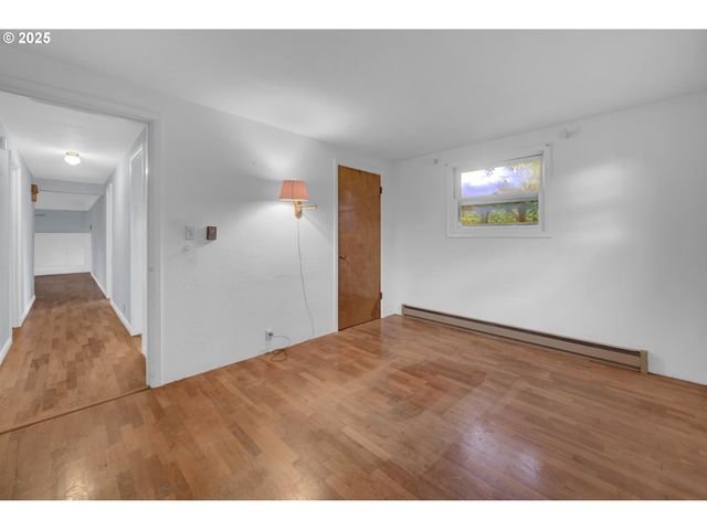 1665 EVERGREEN Dr, Eugene, OR 97404