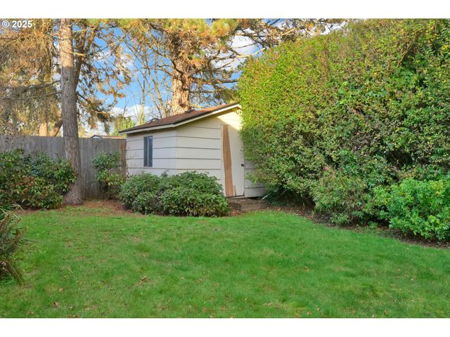 1665 EVERGREEN Dr, Eugene, OR 97404
