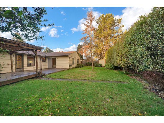 1665 EVERGREEN Dr, Eugene, OR 97404