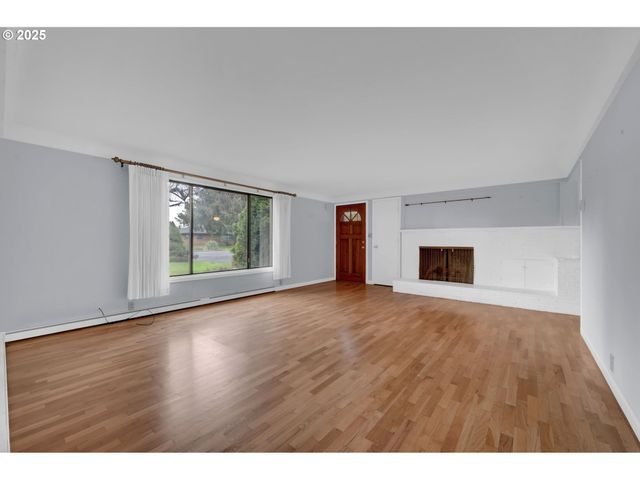 1665 EVERGREEN Dr, Eugene, OR 97404