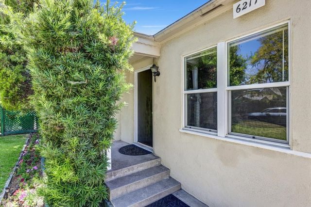 6217 Farmdale Avenue, North Hollywood, CA 91606