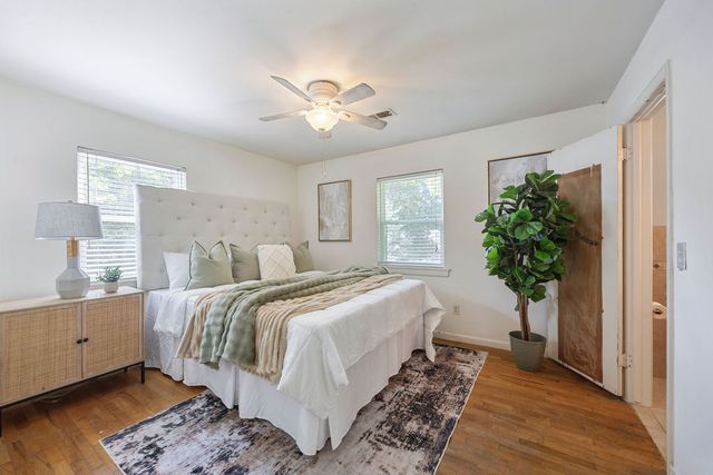 2212 Holly Street, Fayetteville, AR 72703