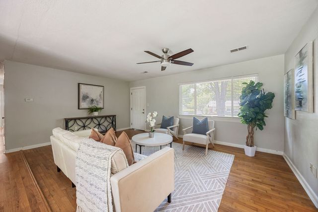 2212 Holly Street, Fayetteville, AR 72703