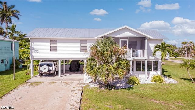 2471 AVOCADO ST, St James City, FL 33956