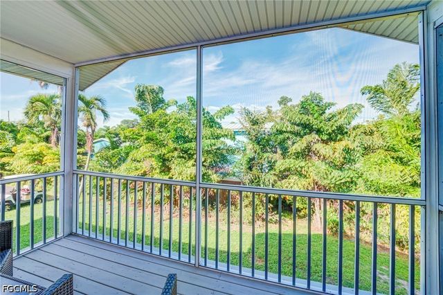 2471 AVOCADO ST, St James City, FL 33956