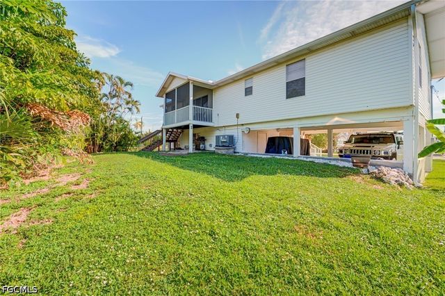 2471 AVOCADO ST, St James City, FL 33956