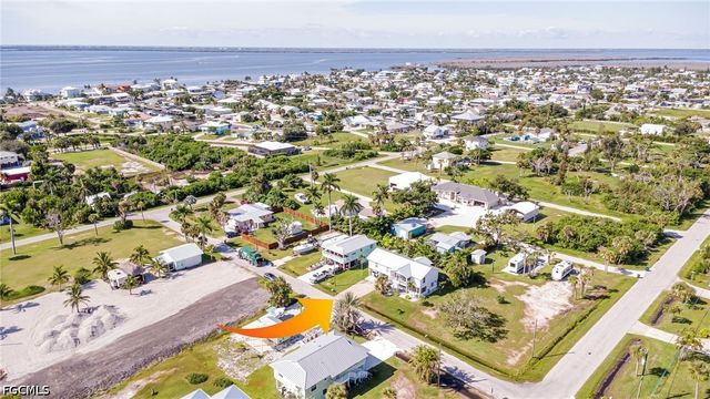 2471 AVOCADO ST, St James City, FL 33956