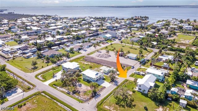 2471 AVOCADO ST, St James City, FL 33956