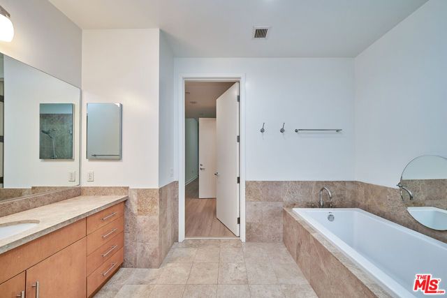 3223 W 6th Street 604, Los Angeles, CA 90020
