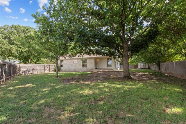 404 N Belinda CT, Bastrop, TX 78602